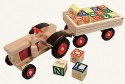 Traktor s vlečkou dřevěný s kostkami