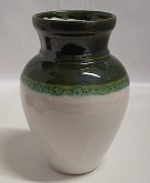 Váza keramická zeleno bílá baňatá