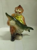 Rybář porybný socha s rybou kera...