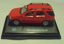 Kovový model Mercedes-Benz ML320 v měřítku 1:72...