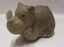 Nosorožec keramická socha