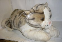 Kočka ležící velká Maxi strakatá plyšová 43 cm