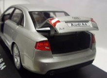Audi A4 kovový model auta v měří...
