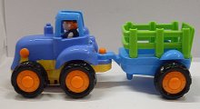 Traktor s vlekem na setrvačník s figurkou