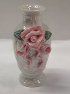 Váza bílá růžový květ miniatura